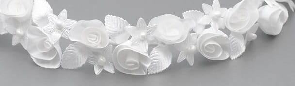 wianek-komunijny-biały-z-kokardą-drobne-kwiatki-perełki- W-010.jpg