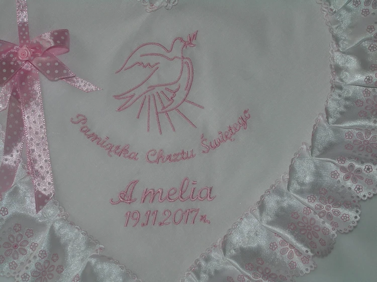 szatka-na chrzest-bawełniana-satynowa-haftowana-imiona-data-chrztu-0161.JPG 