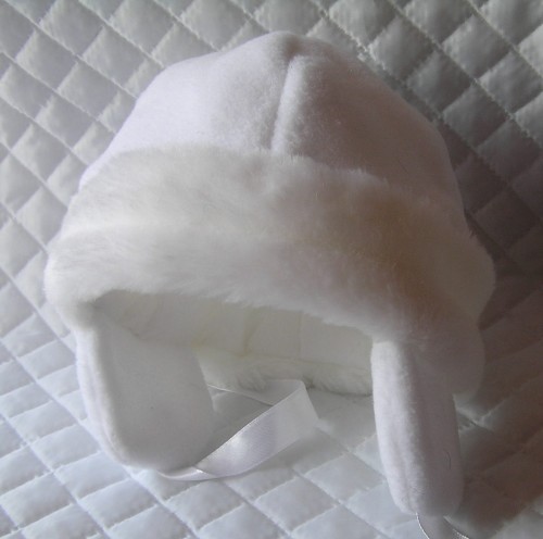 czapeczka-na chrzest-zimowa-polarowa-dla dziewczynek- CzG034.JPG Cieplutka, biała dziewczęca zimowa czapeczka na chrzest 