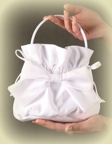 torebka-komunijna-dziewczeca-biala-satynowa-z kokardą-T-07.jpg