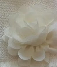 czapeczka-dzianinowa-z kwiatkiem-ECRU-J12.jpg