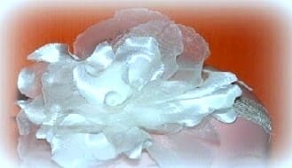 opaska-na-chrzest-biala-kwiatek-organza-satyna-002.jpg ubranka-na-chrzest.jpg