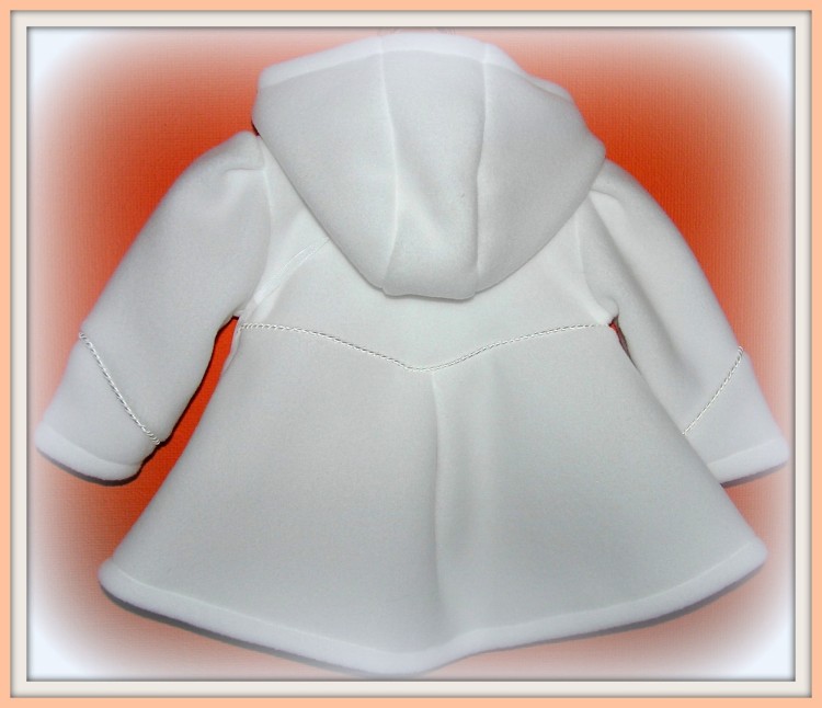 płaszczyk-na chrzest-polarowy-biały-dla-dziewczynki-P01.JPG