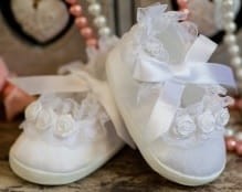 buciki-do-chrztu-dziewczęce-na-chrzest-białe-princeski