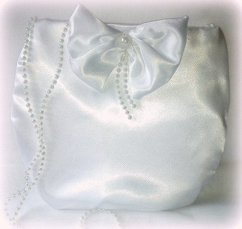 torebka-komunijna-biala-satynowa-drapowana-ozdoba-do-komunii-TG-02.jpg