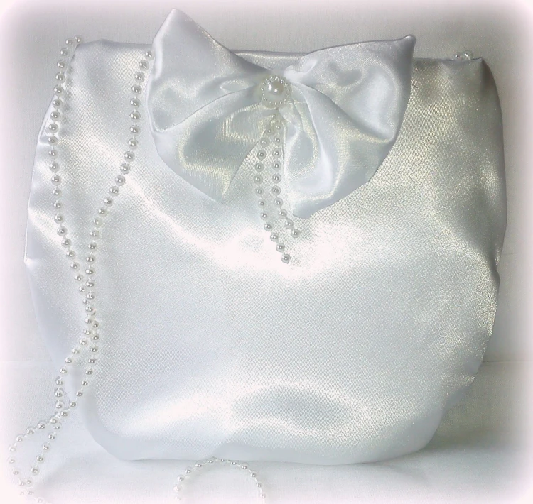 torebka-komunijna-biala-satynowa-drapowana-ozdoba-do-komunii-TG-02.jpg