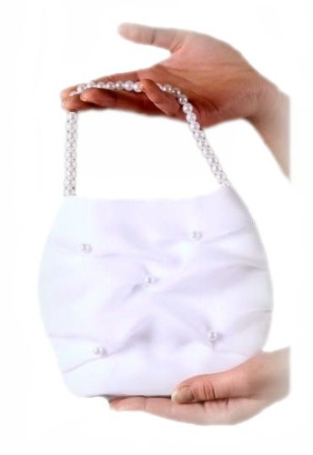 torebka-komunijna-z-perełkami-do ręki.jpg