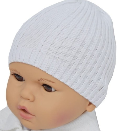 czapeczka-chłopieca-na chrzest-dziergana-dzianina-biały-CHRZC-50.jpg