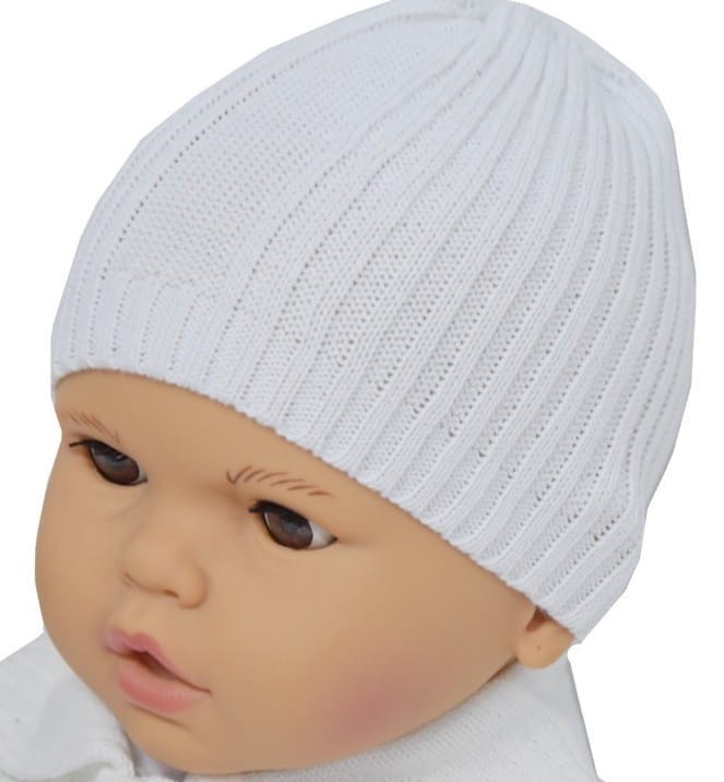czapeczka-chłopieca-na chrzest-dziergana-dzianina-biały-CHRZC-50.jpg