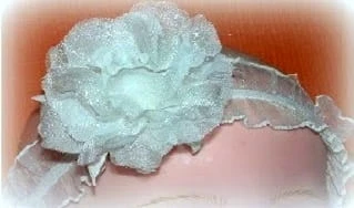 opaska-na-chrzest-biala-kwiatek-organza-005.jpg ubranka-na-chrzest.jpg