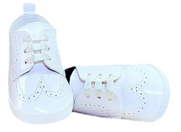 buciki-na chrzest-lakierki-białe.jpg