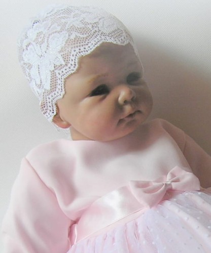 czapeczka-koronkowa-dla-dziewczynki-na chrzest-biała-CG1b.jpg
