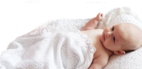 kocyk-niemowlęcy-na chrzest-falbanka-biały-OLA.jpg