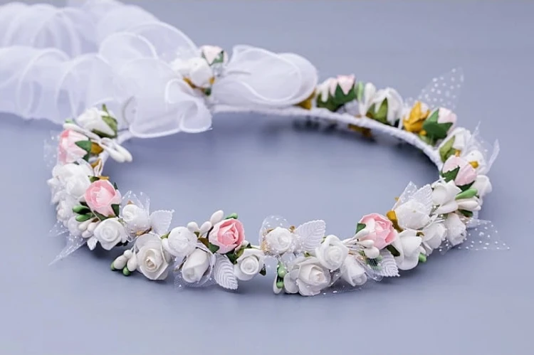 wianek-komunijny-różyczki-piankowe-różowe-papierowe-kwiatki-z pęcikami-W113.jpg