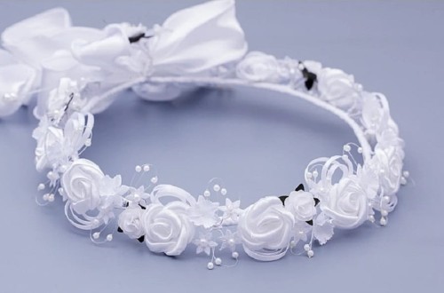 wianek-komunijny-białe-satynowe-różyczkidrobne-kwiatuszki-białe-perełki-W044.jpg