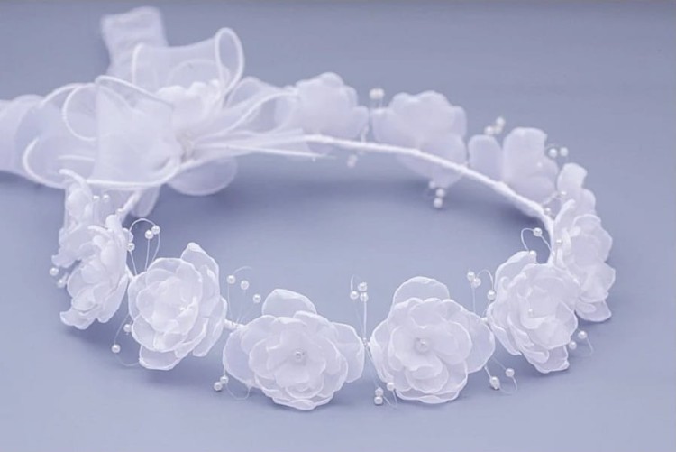 wianek-komunijny-białe-organtynowe-użedrobne-kwiatki-gipsowka-perełki-W162.jpg