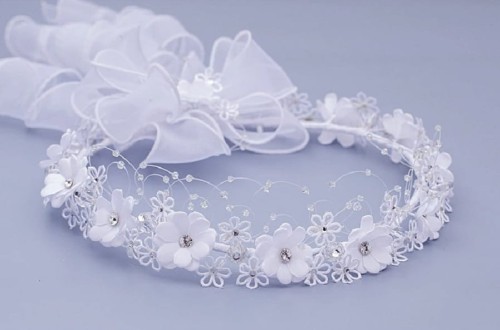 wianek-komunijny-białe-kwiatki-niewielkie-ażurowe-z cyrkoniami-maleńkie-kryształki-na żyłce-W055.jpg