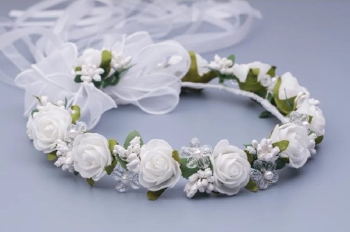 wianek-komunjny-rózyczki-piankowe-białe-kwiatki-kryształowe-listki-zielone-pręciki-białe-WZ11.jpg