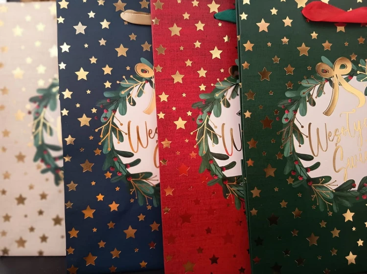 torebka-prezentowa-na Boże narodzenie-z połyskiem-4 wzory PRZYWIESZKA-ZESTAW I.jpg