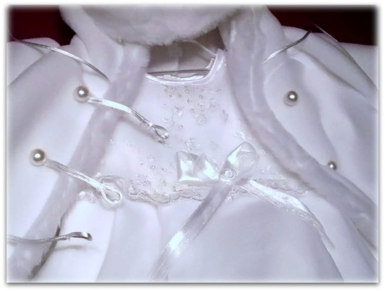 ubranko-na chrzest-dla-dziewczynki-białe-zimowe-polarowe -z sukienką-Wróżka 2.jpg