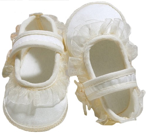 buciki-na chrzest-dla dziewczynek-satynowe-balerinki-z falbanką-Chris3E-.jpg  Piękne dziewczęce balerinki na Chrzest