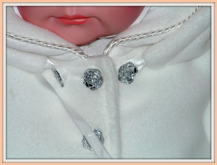 płaszczyk-na chrzest-polarowy-biały-dla-dziewczynki-P01.JPG