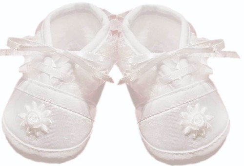 Buciki-na-chrzest-pełne-z-falbanką-białe-satynowe