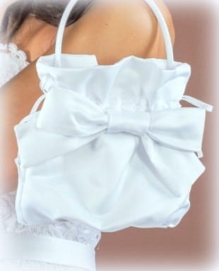 torebka-komunijna-dziewczeca-biala-satynowa-z kokardą-T-07.jpg