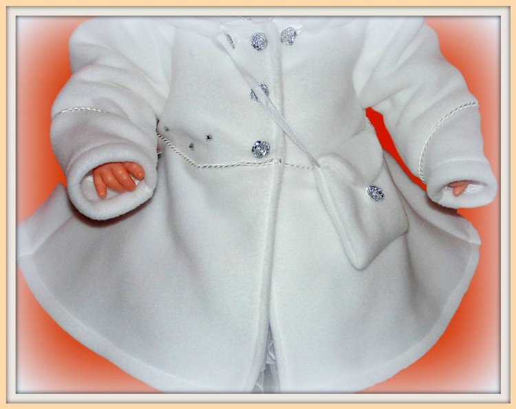 płaszczyk-na chrzest-polarowy-biały-dla-dziewczynki-P01.JPG