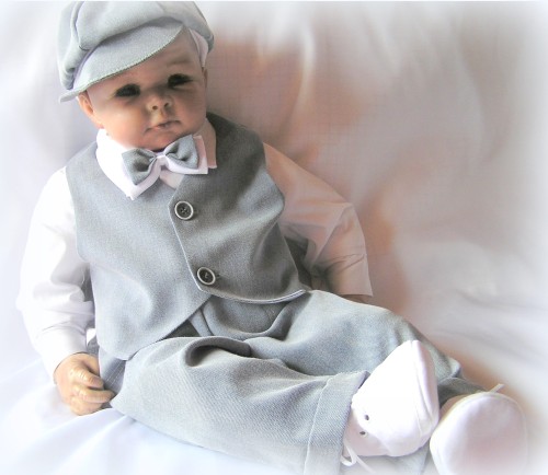 Ubranko-do chrztu-spodnie-kamizelka-koszulka-muszka-czap-1.JPG Ubranko-na chrzest-komplet-chlopięcy.