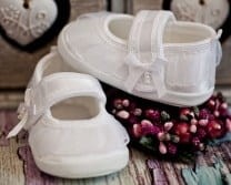 buciki-do-chrztu-dziewczęce-na-chrzest-białe-balerinki-pantofelki