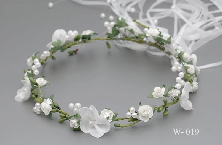 wianek-komnijny-biały-na-zilonych-gałązkach-jak żywy-W-019.jpg