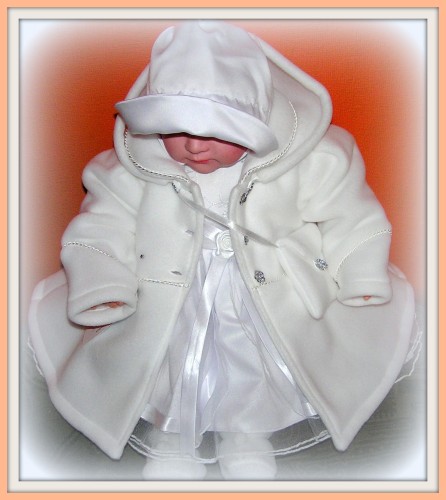 płaszczyk-na chrzest-polarowy-biały-dla-dziewczynki-P01.JPG