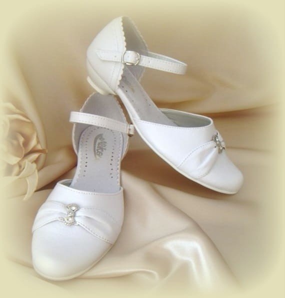 buty-komunijne-dla-dziewczynki-biale