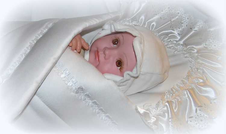 rożek-becik-na chrzest-bialy-satynowy-wiazany-na rzep-DR002.JPG