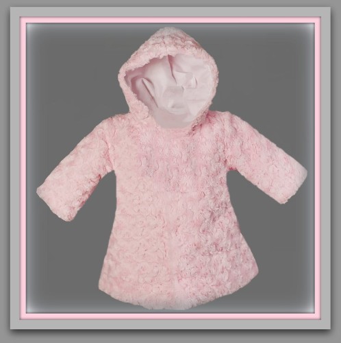 futerko-na chrzest-dla-dziewczynki-rozowe-różyczki-FChR.jpg Eleganckie różowe ocieplane futerko na chrzest  