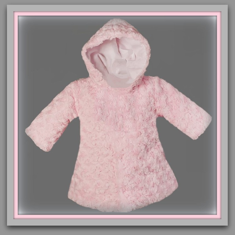 futerko-na chrzest-dla-dziewczynki-rozowe-różyczki-FChR.jpg Eleganckie różowe ocieplane futerko na chrzest  