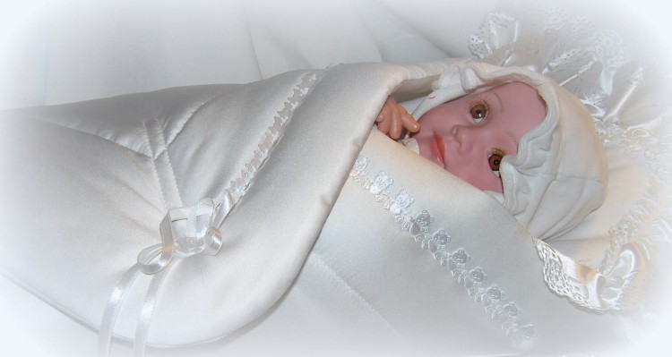 rożek-becik-bialy-satynowy-z-falbaną-wiązany- DR001.jpg