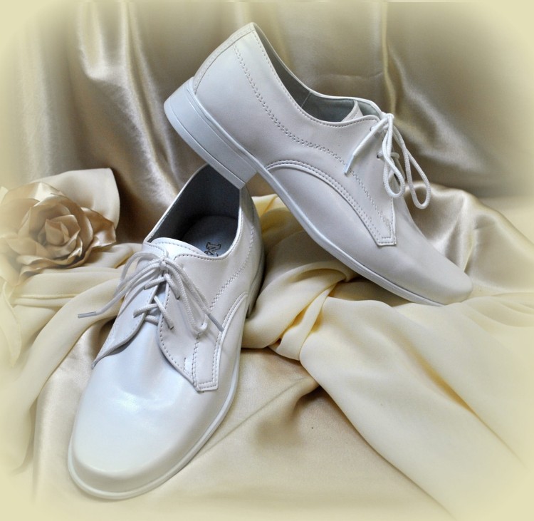buty-komunijne-dla-chlopca-biale