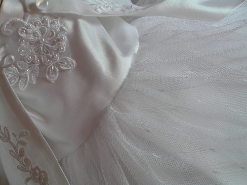 ubranko-na chrzest-sukienka-bolerko-dla dziewczynek-tafta-z tiulem-wyszywana-biala.jpg Gchr-B   Okazjonalne ubranko na chrzest dla dziewczynek